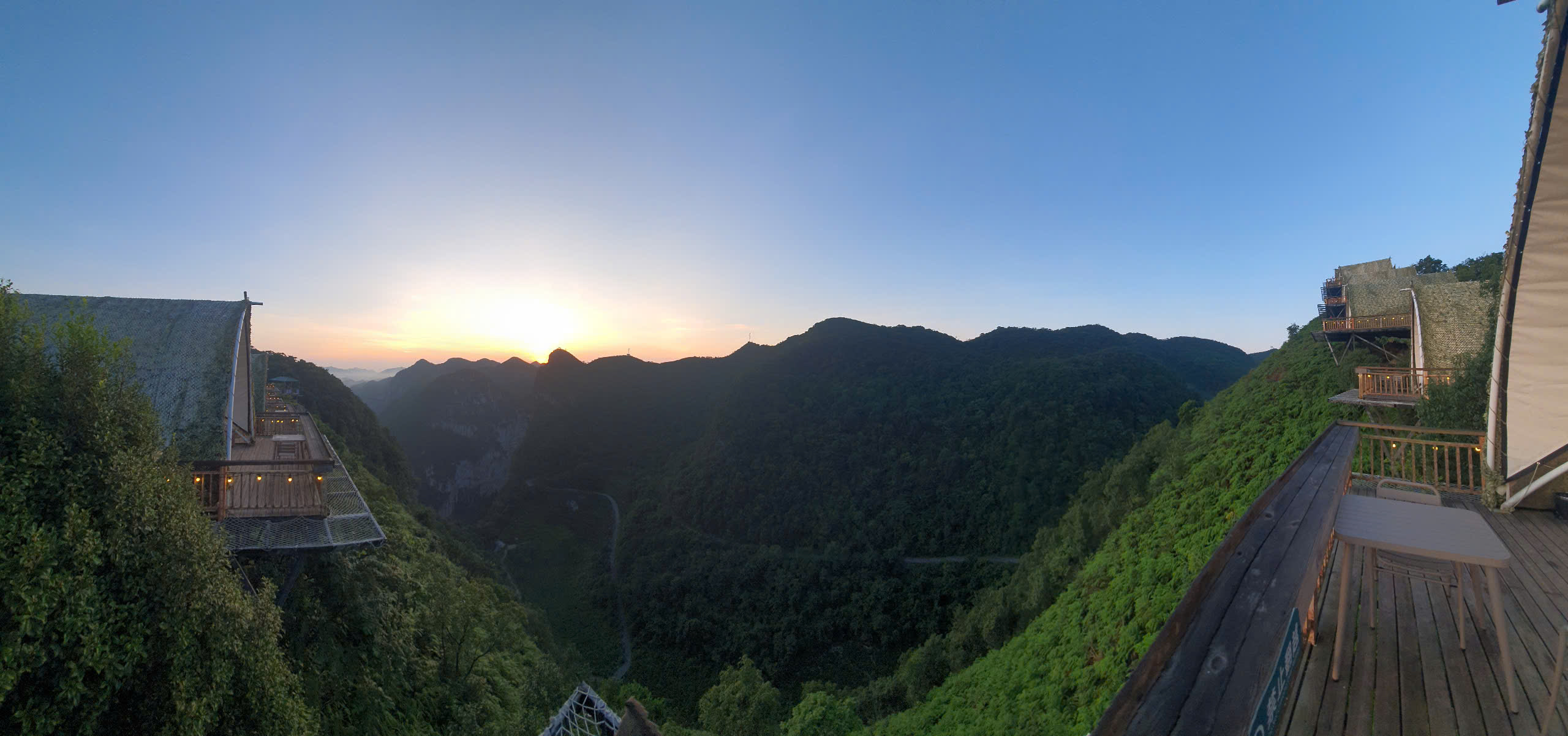 Cảnh đẹp trong tour Caravan Trung Quốc trai-nghiem-xe-Hongqi